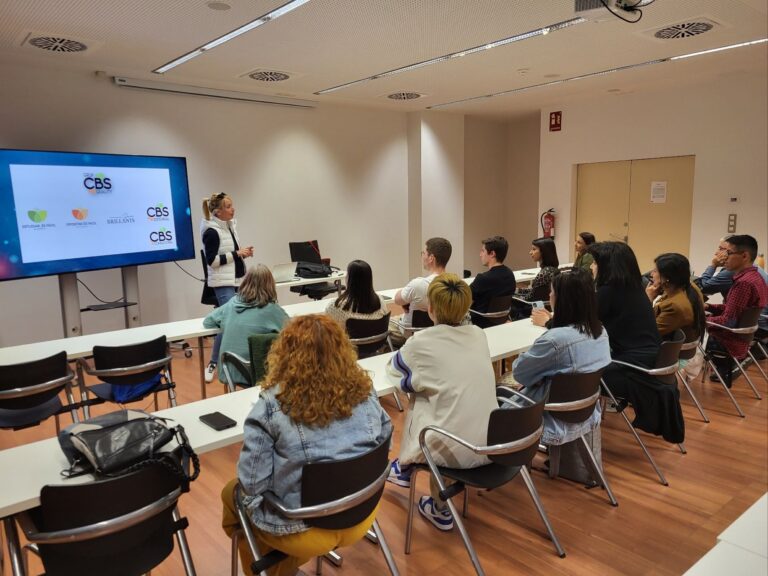 Charla alumnos máster emprendimiento e innovación